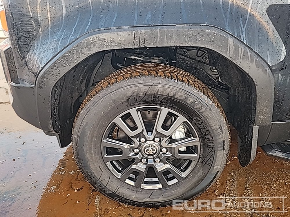 SUV 2025 Toyota Land Cruiser: picture 9