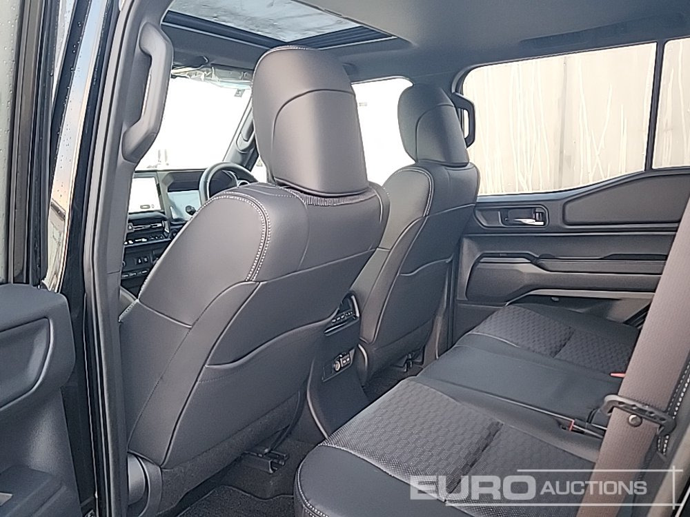 SUV 2025 Toyota Land Cruiser: picture 28