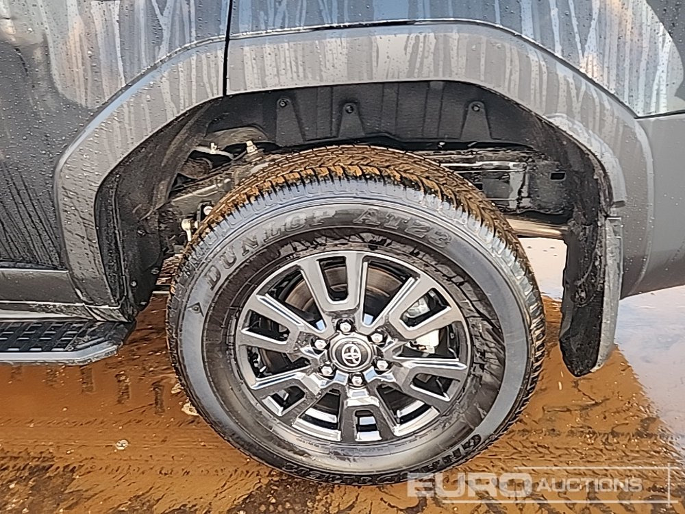 SUV 2025 Toyota Land Cruiser: picture 10