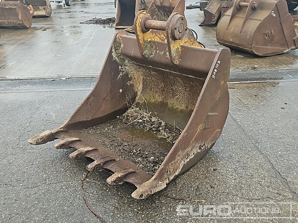 CAT 42" Digging Bucket 65mm Pin to suit 13 Ton Excavator - Bucket: picture 1 CAT 42" Digging Bucket 65mm Pin to suit 13 Ton Excavator - Bucket: picture 1