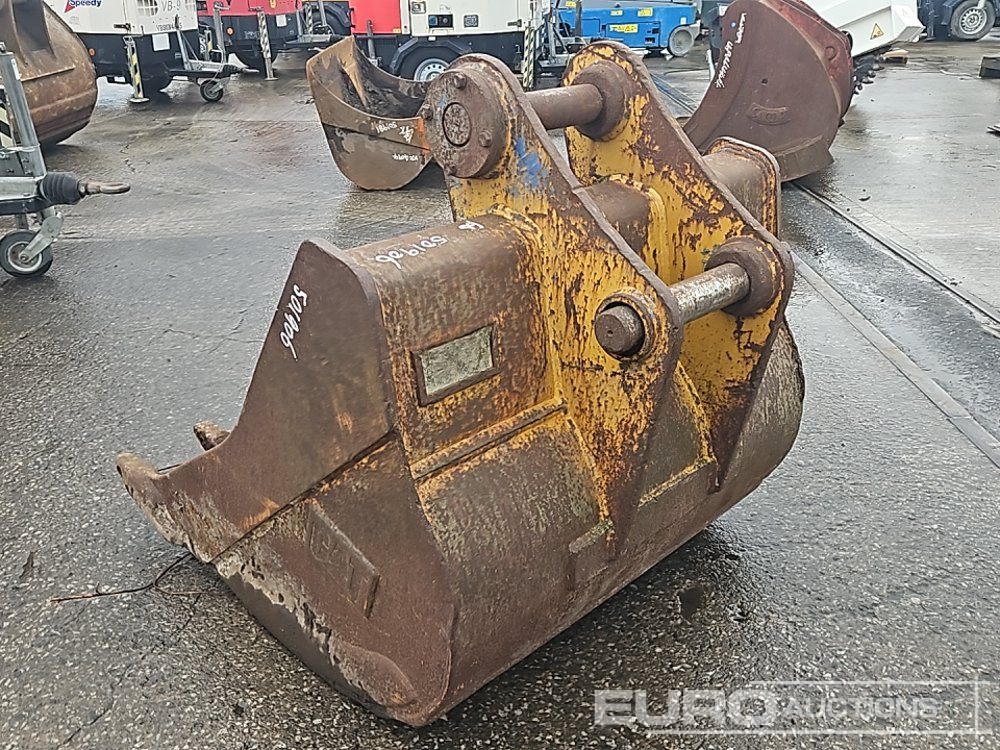 CAT 42" Digging Bucket 65mm Pin to suit 13 Ton Excavator - Bucket: picture 3 CAT 42" Digging Bucket 65mm Pin to suit 13 Ton Excavator - Bucket: picture 3