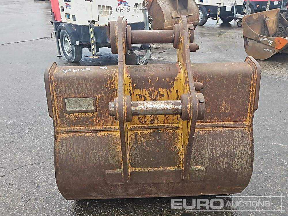 CAT 42" Digging Bucket 65mm Pin to suit 13 Ton Excavator - Bucket: picture 4 CAT 42" Digging Bucket 65mm Pin to suit 13 Ton Excavator - Bucket: picture 4