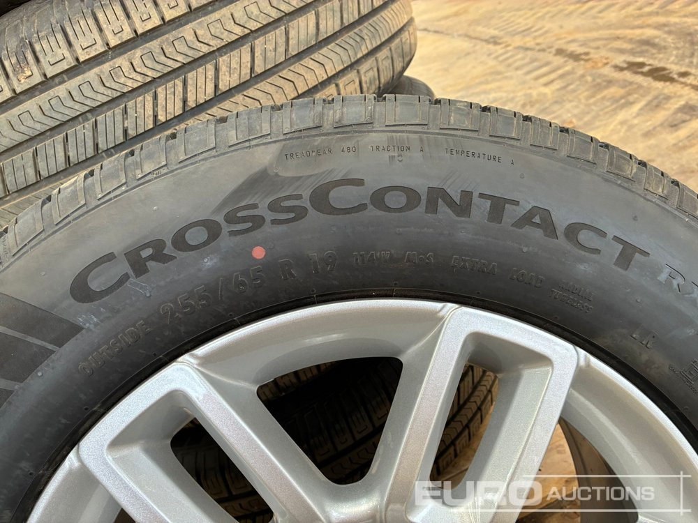 Tire Continental Cross Contact 255/65R19 Tyre & Land Rover Rims to suit Land Rover Defender (5 of) (Delivery Miles Only): picture 6