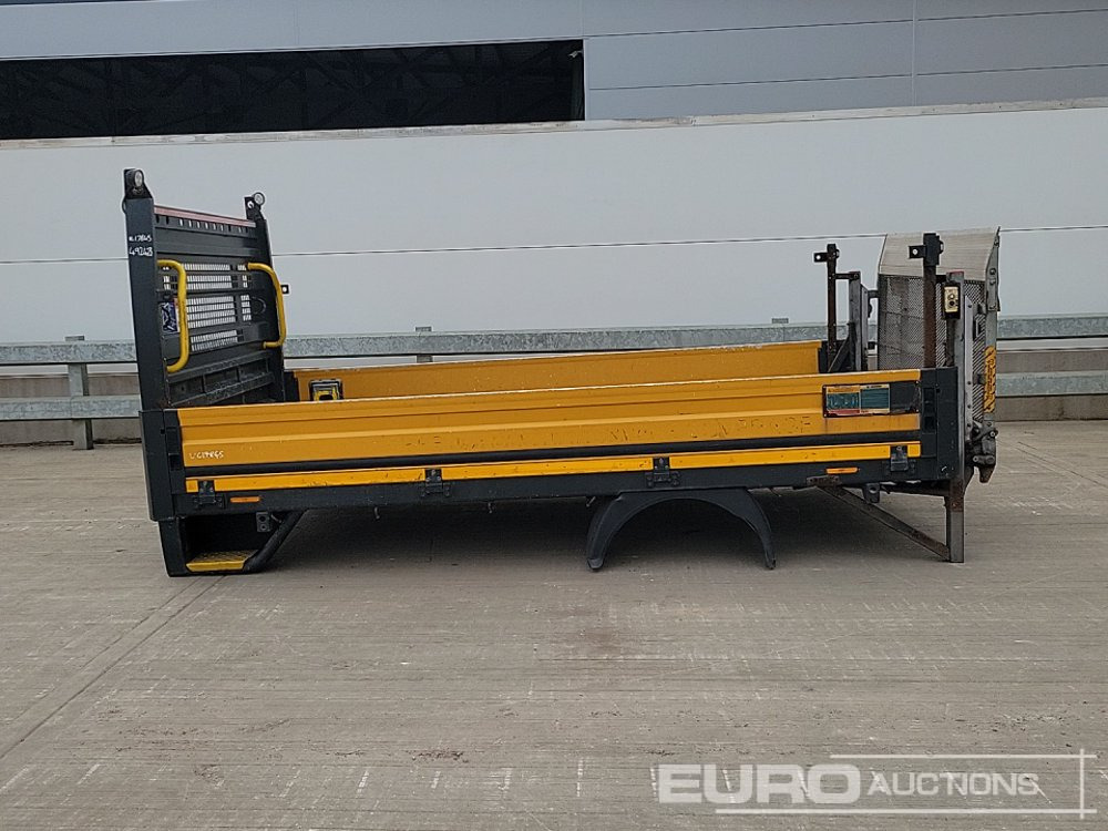 Dropside Flatbed Body, Tail Lift to suit Pick Up Van - Flatbed body: picture 2 Dropside Flatbed Body, Tail Lift to suit Pick Up Van - Flatbed body: picture 2