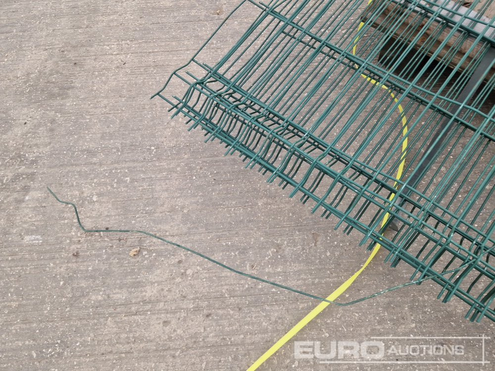 Construction equipment Galvanised fencing Panel (4 of), Fencing Posts (5 of): picture 12