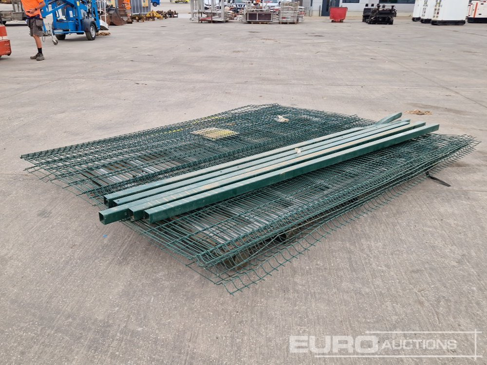 Galvanised fencing Panel (4 of), Fencing Posts (5 of) - Construction equipment: picture 1 Galvanised fencing Panel (4 of), Fencing Posts (5 of) - Construction equipment: picture 1
