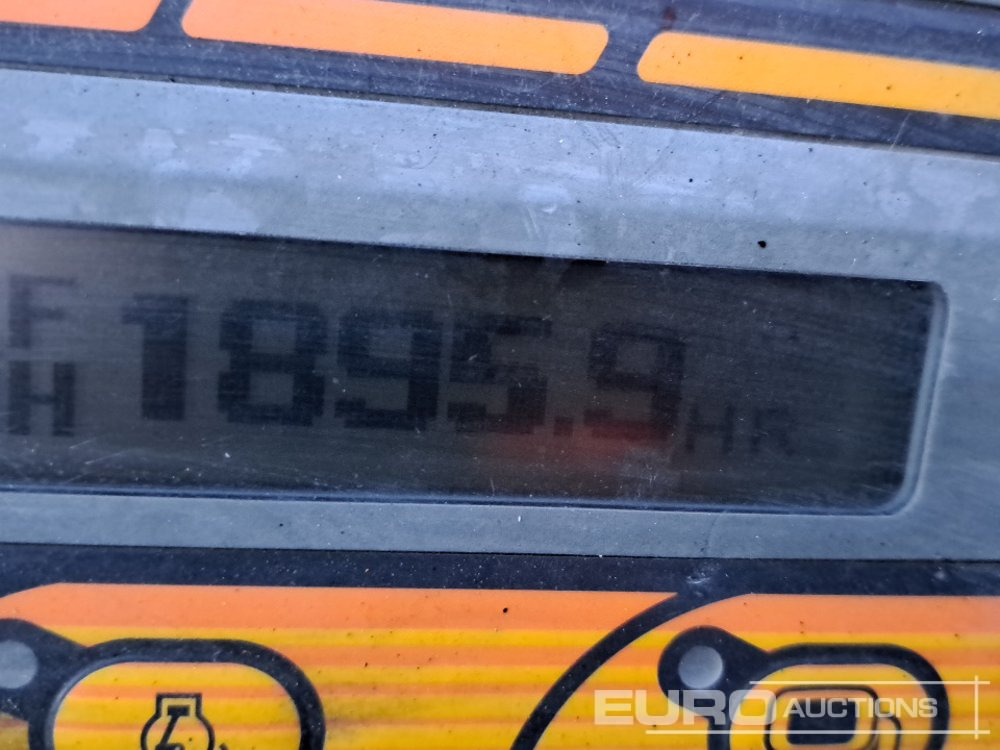 Mini excavator Kubota U55-4: picture 41