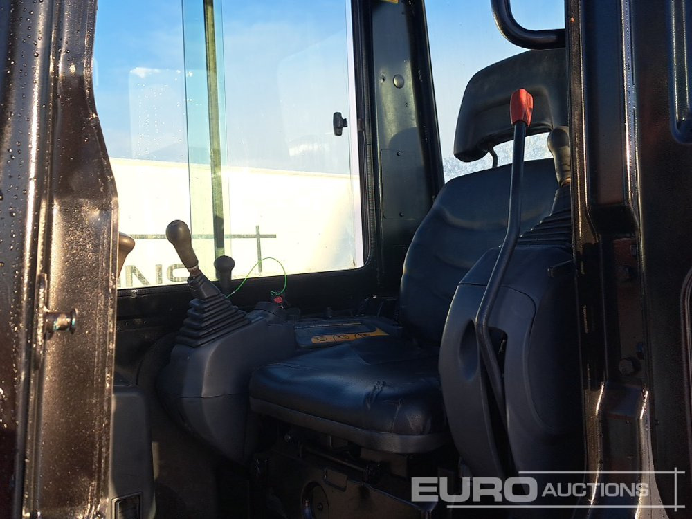 Mini excavator Kubota U55-4: picture 27