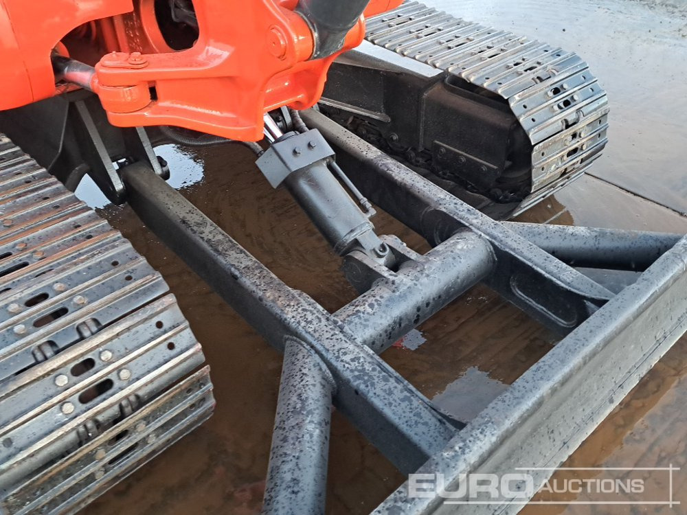 Mini excavator Kubota U55-4: picture 14