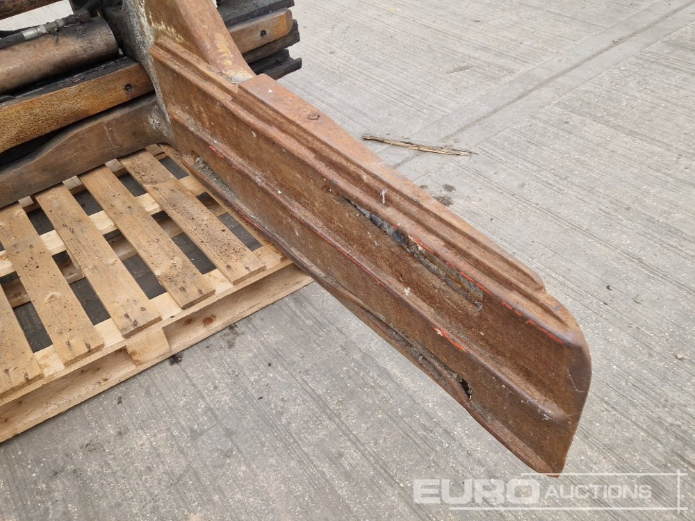 Material handling equipment Hydraulic Bale Grab to suit Forklift: picture 10