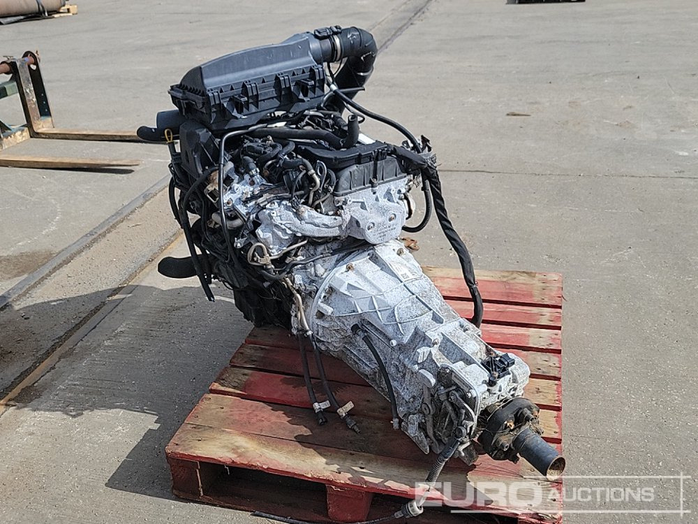 Mercedes 4 Cylinder Engine, Gear Box - Engine: picture 5 Mercedes 4 Cylinder Engine, Gear Box - Engine: picture 5