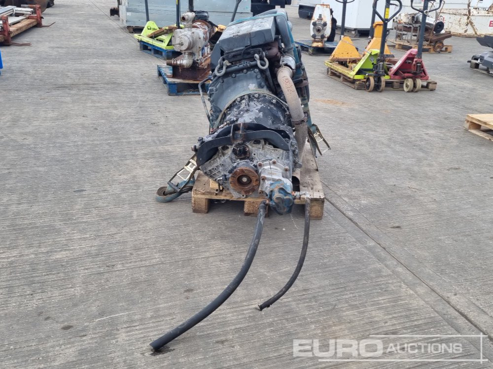 Mercedes 4 Cylinder Engine, Gearbox, Pump - Engine: picture 4 Mercedes 4 Cylinder Engine, Gearbox, Pump - Engine: picture 4