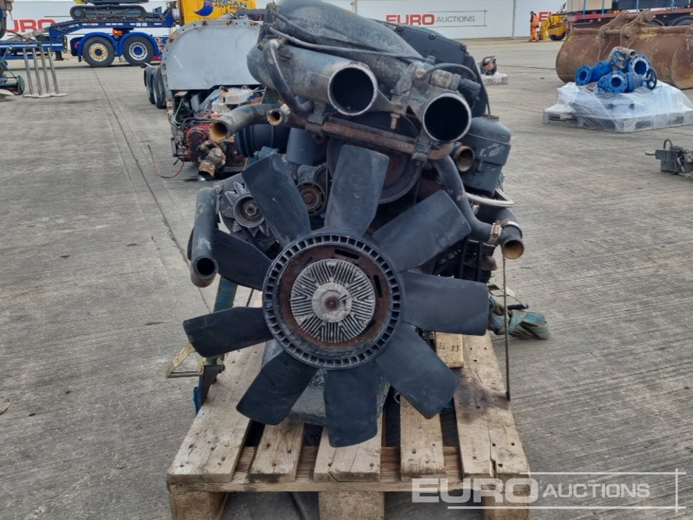 Mercedes 4 Cylinder Engine, Gearbox, Pump - Engine: picture 2 Mercedes 4 Cylinder Engine, Gearbox, Pump - Engine: picture 2