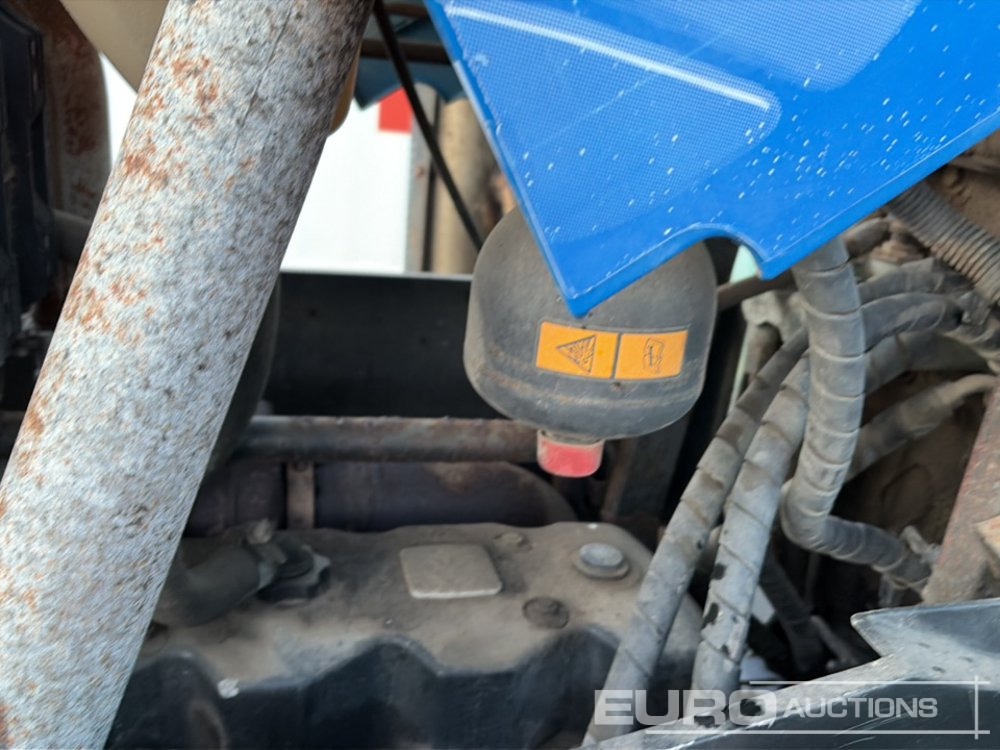 Farm tractor New Holland T7030: picture 22