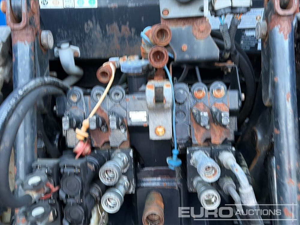 Farm tractor New Holland T7030: picture 16