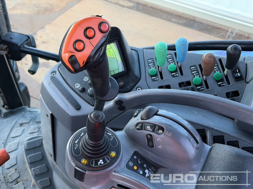 Farm tractor New Holland T7030: picture 29