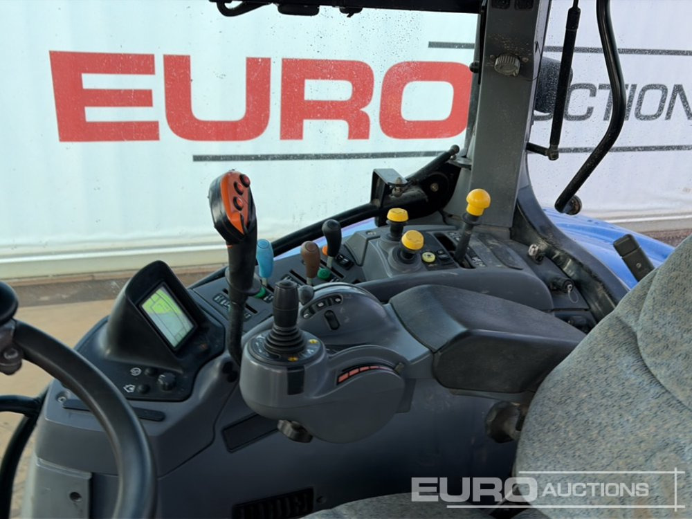 Farm tractor New Holland T7030: picture 27