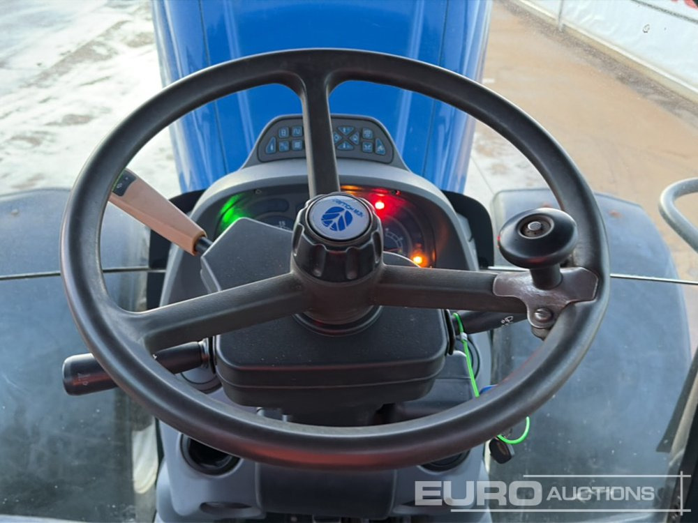 Farm tractor New Holland T7030: picture 33