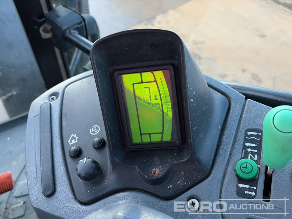 Farm tractor New Holland T7030: picture 32