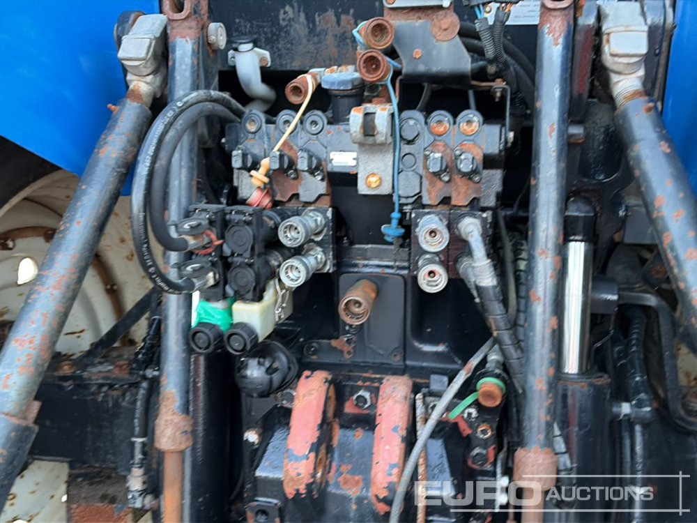 Farm tractor New Holland T7030: picture 10