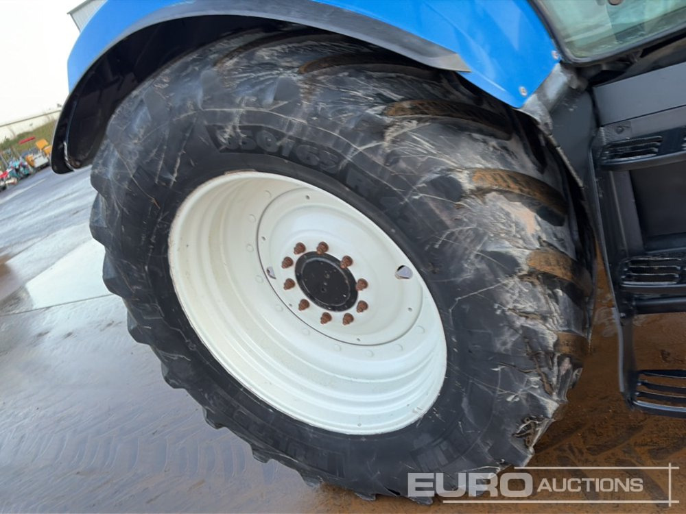 Farm tractor New Holland T7030: picture 8