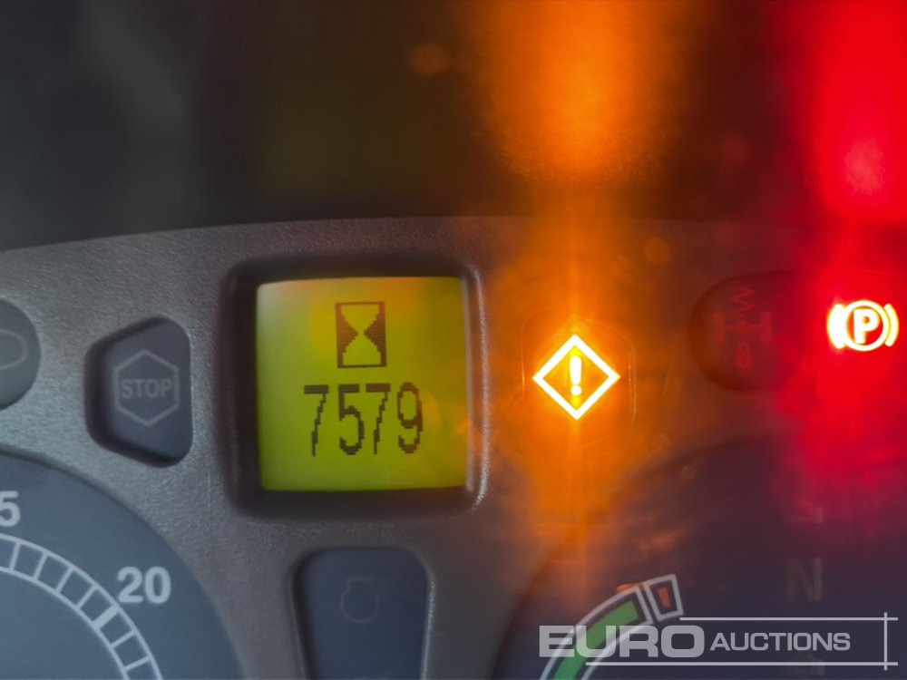 Farm tractor New Holland T7030: picture 36