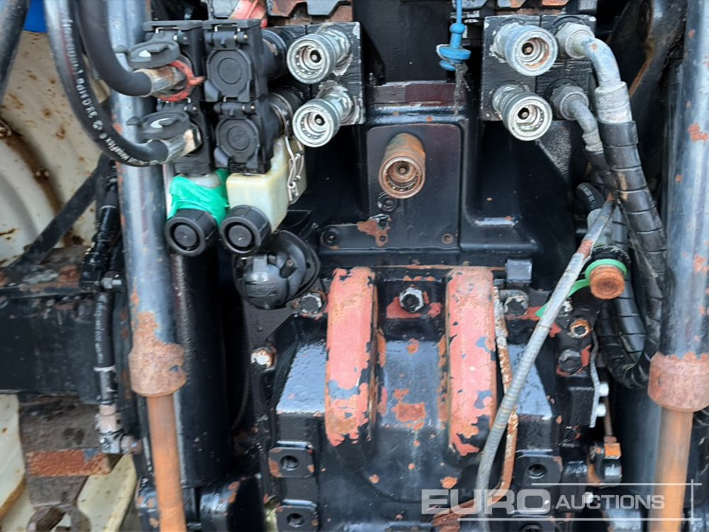 Farm tractor New Holland T7030: picture 15