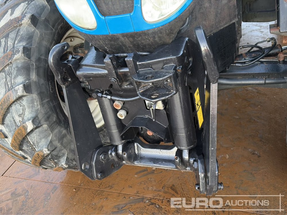 Farm tractor New Holland T7030: picture 17