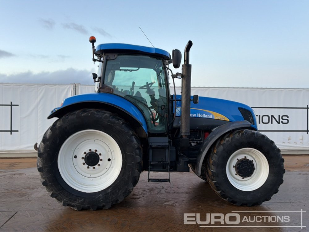Farm tractor New Holland T7030: picture 40