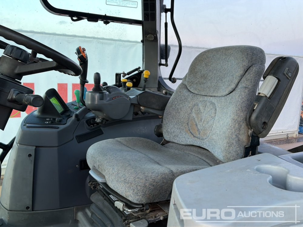 Farm tractor New Holland T7030: picture 26