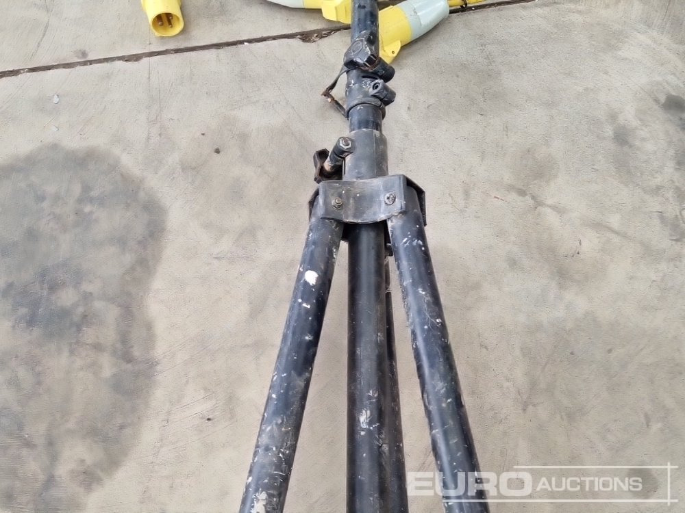 Construction equipment Nightsearcher 110 Volt LED Tripod Work Light (2 of): picture 10