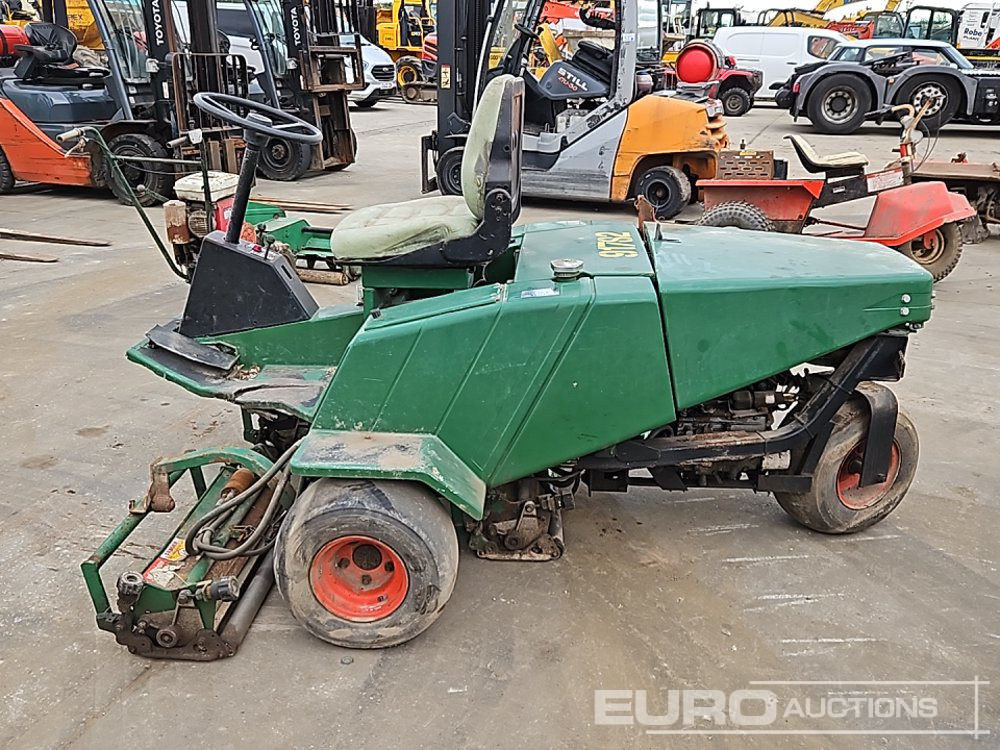 Ransomes 3 Gang Petrol Ride on Lawnmower (Non Runner) - Garden mower: picture 2 Ransomes 3 Gang Petrol Ride on Lawnmower (Non Runner) - Garden mower: picture 2