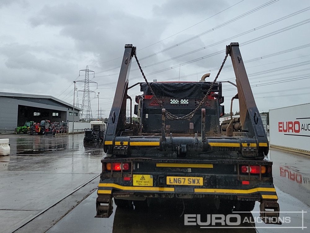 Renault D18 - Skip loader truck: picture 4 Renault D18 - Skip loader truck: picture 4
