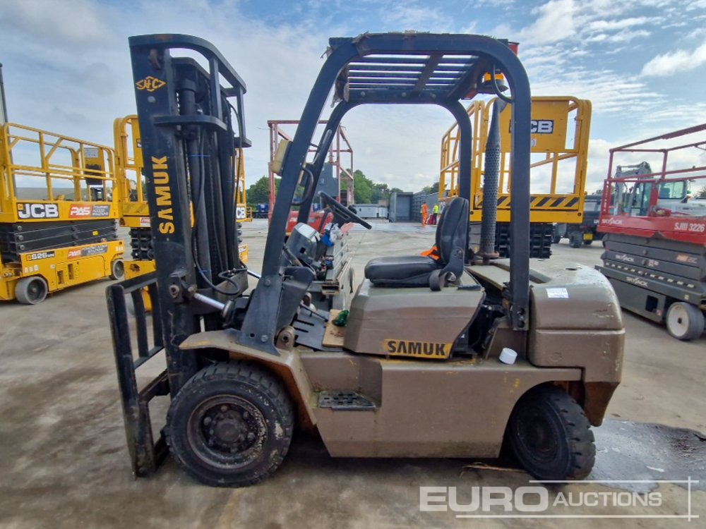 Samuk Diesel Forklift, 2 Stage Mast, Side Shift (No Steering & Hydraulic Leak) - Diesel forklift: picture 2 Samuk Diesel Forklift, 2 Stage Mast, Side Shift (No Steering & Hydraulic Leak) - Diesel forklift: picture 2
