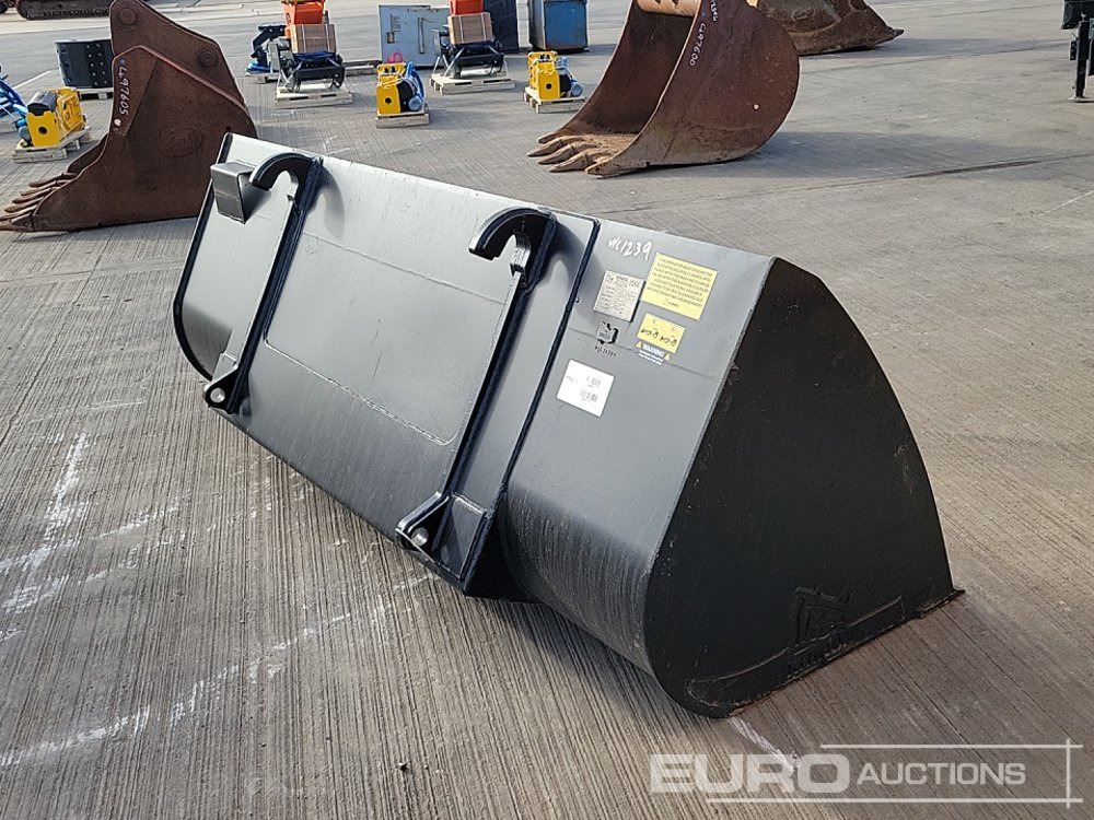 Unused 2025 Rhinox 90" Loading Bucket to suit Telehandler - Bucket: picture 5 Unused 2025 Rhinox 90" Loading Bucket to suit Telehandler - Bucket: picture 5