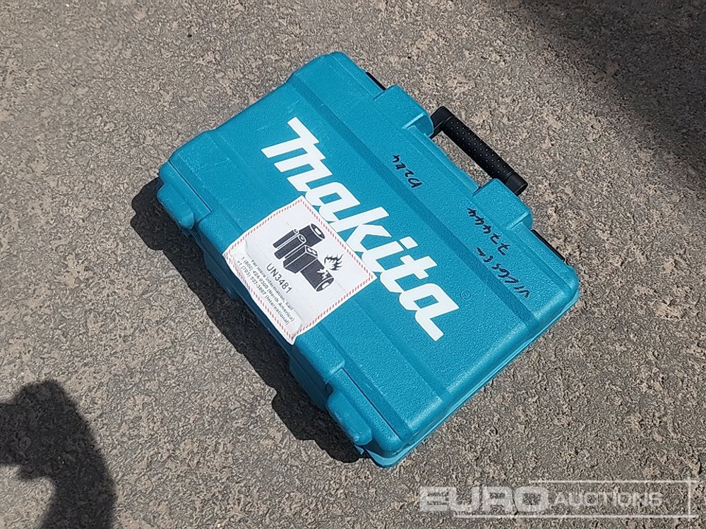 Construction equipment Unused Makita RJ03 12v Recip Saw, 2 Batteries, Charger, Case: picture 6