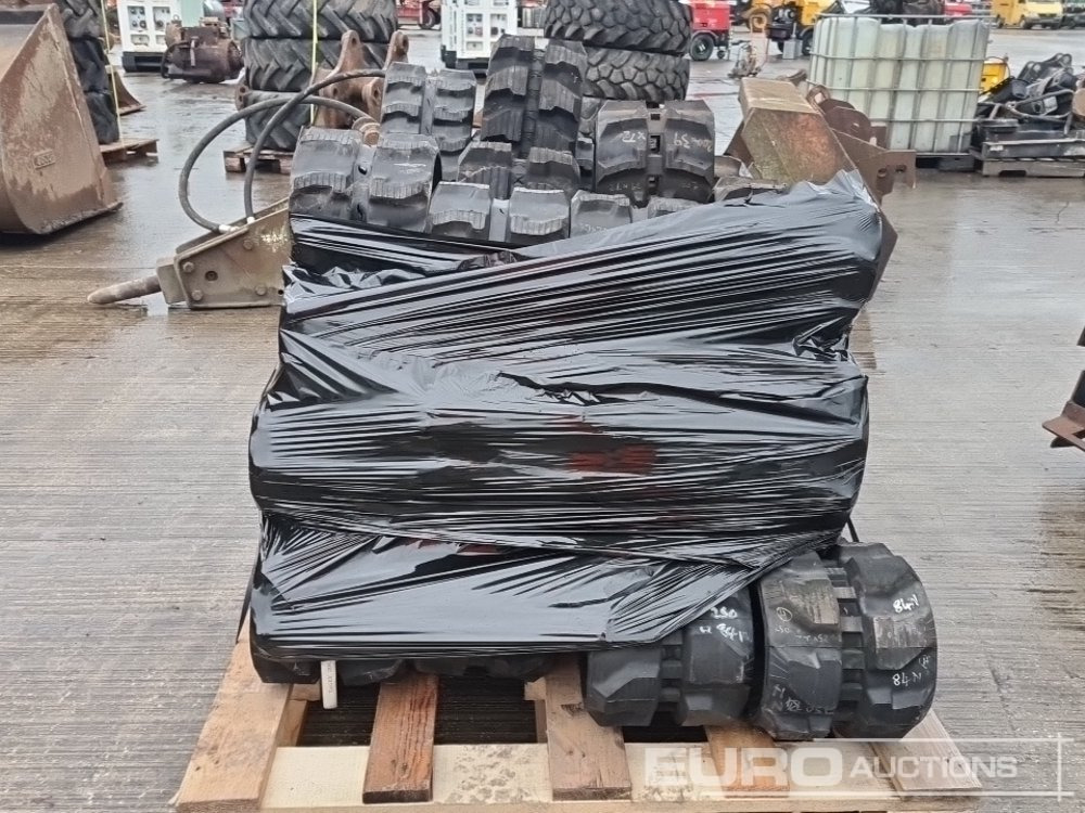 Unused Pallet of Rubber Tracks to suit Mini Excavator - Track for Construction machinery: picture 4 Unused Pallet of Rubber Tracks to suit Mini Excavator - Track for Construction machinery: picture 4