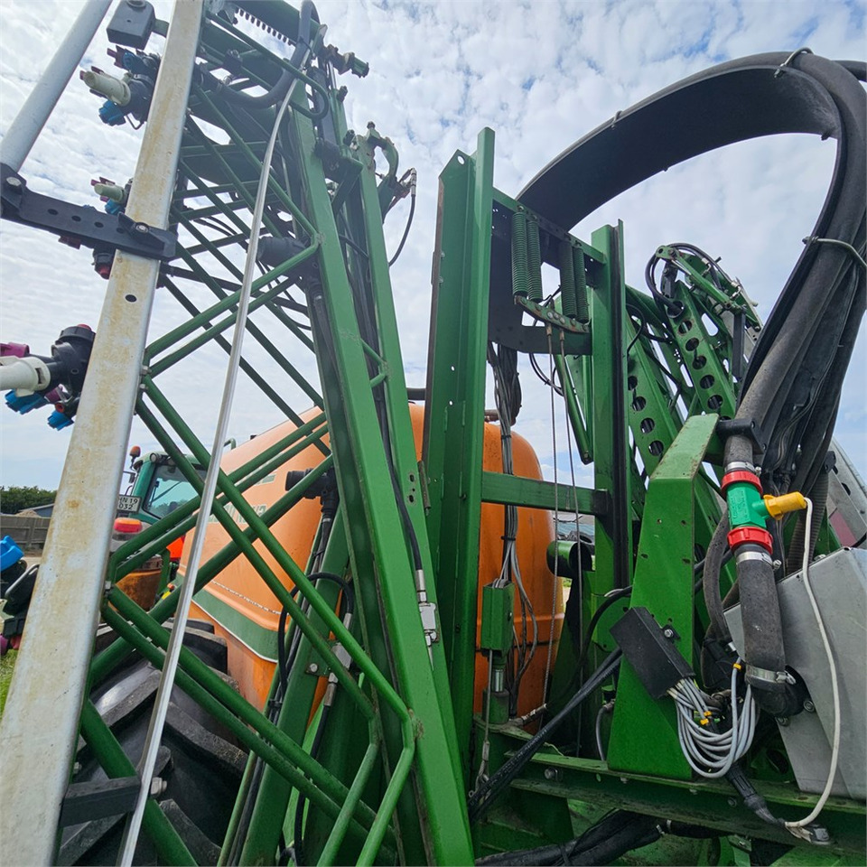 Sprayer Amazone UG 3000 Nova: picture 31