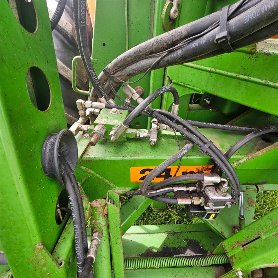 Sprayer Amazone UG 3000 Nova: picture 32