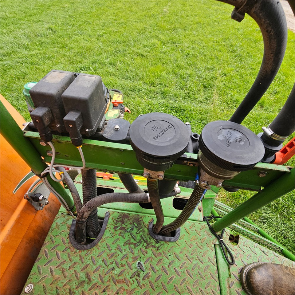 Sprayer Amazone UG 3000 Nova: picture 26