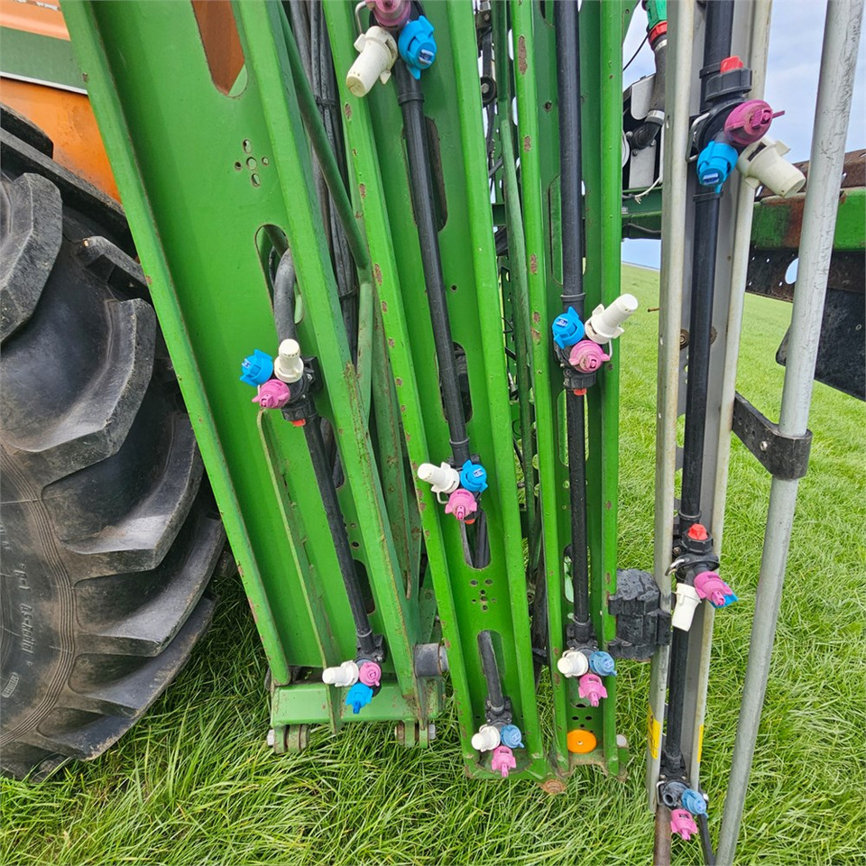 Sprayer Amazone UG 3000 Nova: picture 16