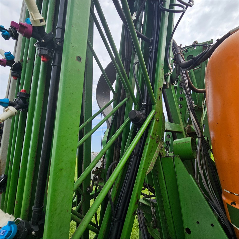 Sprayer Amazone UG 3000 Nova: picture 47