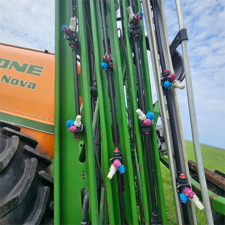 Sprayer Amazone UG 3000 Nova: picture 17