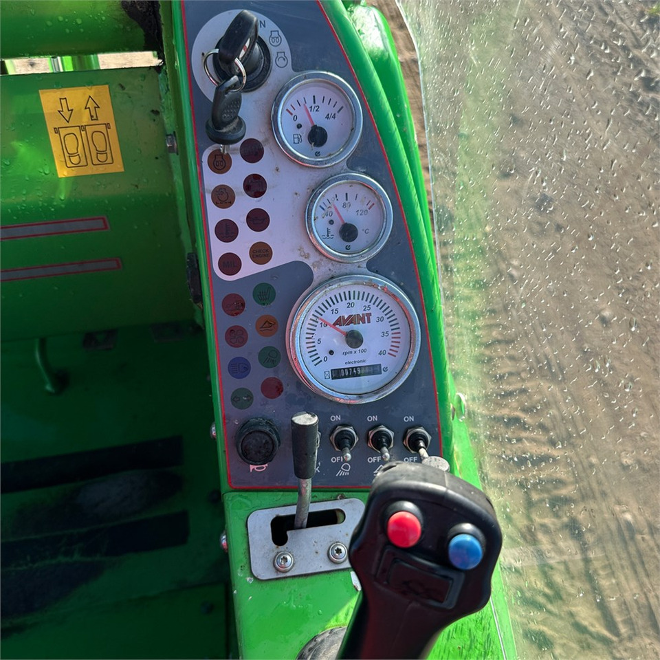 Wheel loader Avant 860 i: picture 19