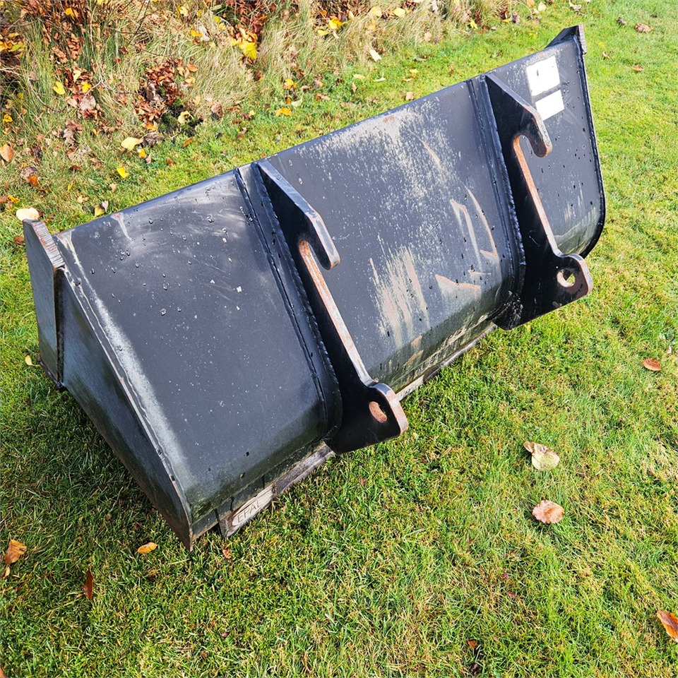 Giant 130 cm - Loader bucket: picture 4 Giant 130 cm - Loader bucket: picture 4