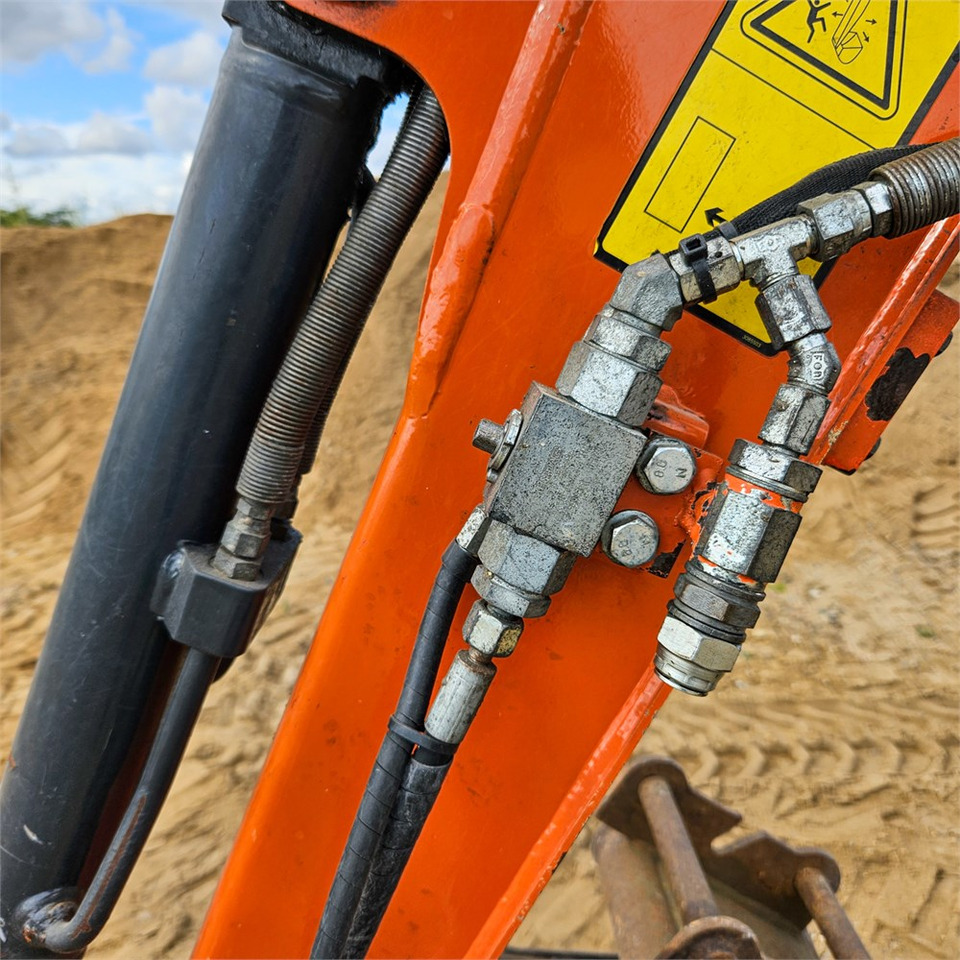 Mini excavator Hitachi ZX19-6 CR: picture 21