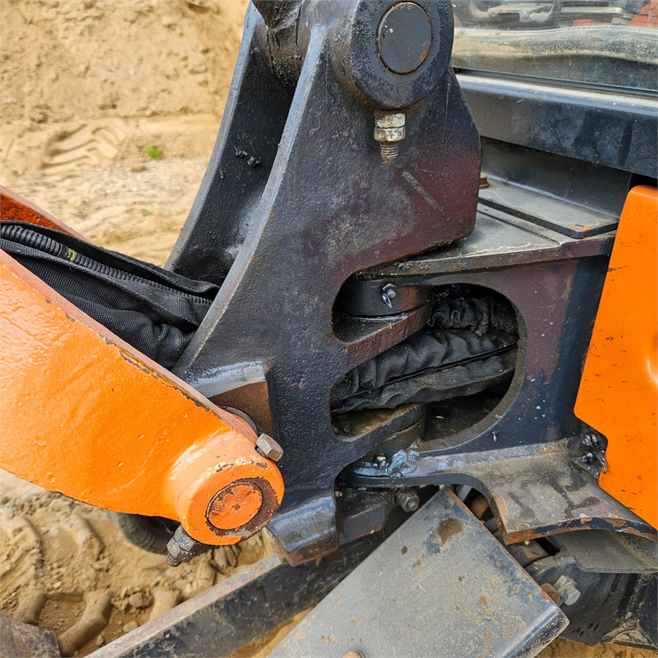 Mini excavator Hitachi ZX19-6 CR: picture 20
