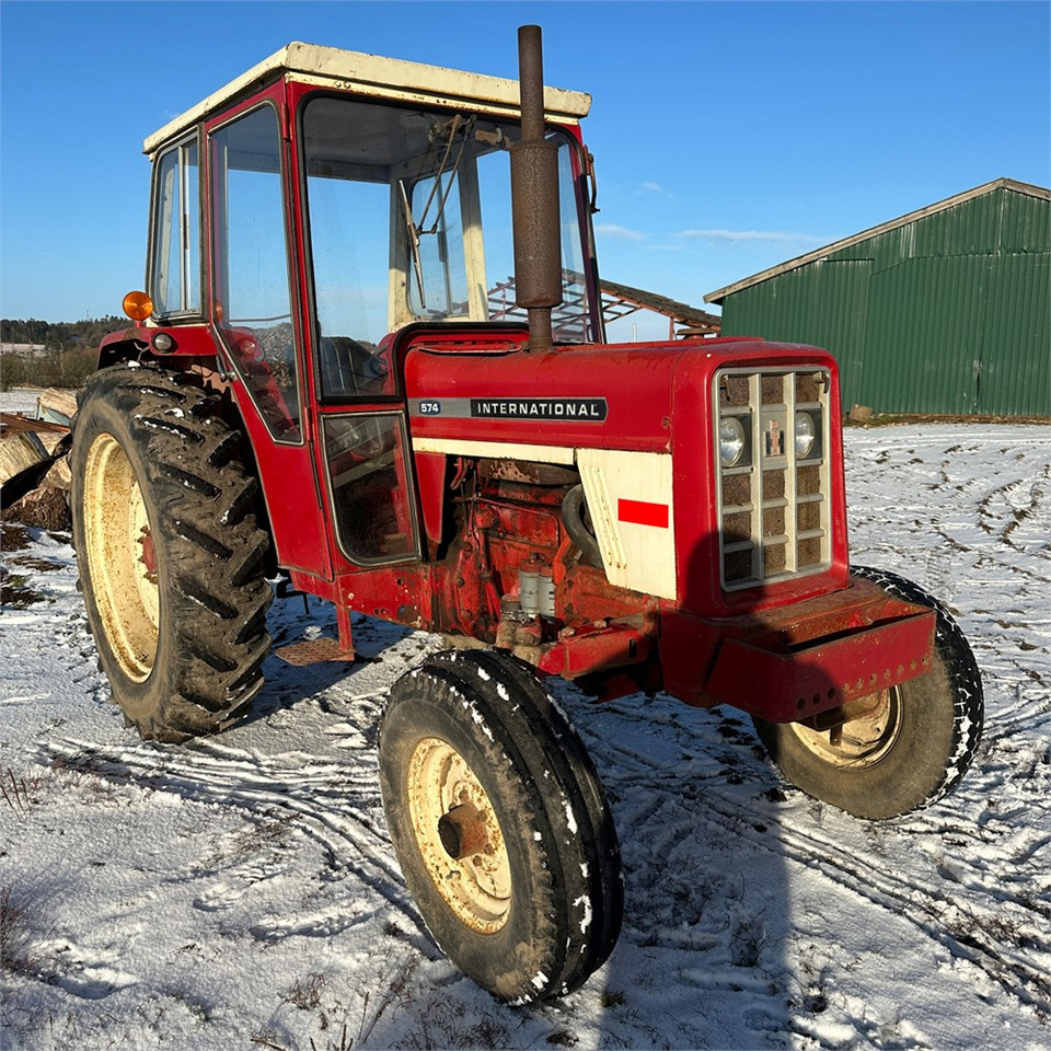 International IH I - 574 - Farm tractor: picture 4 International IH I - 574 - Farm tractor: picture 4