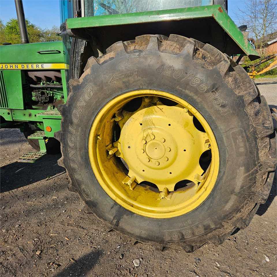 Farm tractor John Deere 2040: picture 28