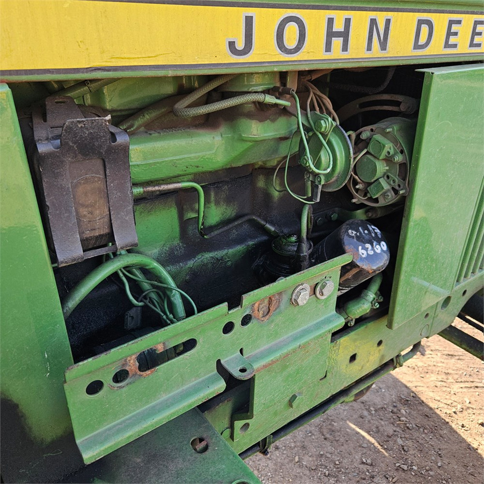 Farm tractor John Deere 2040: picture 20